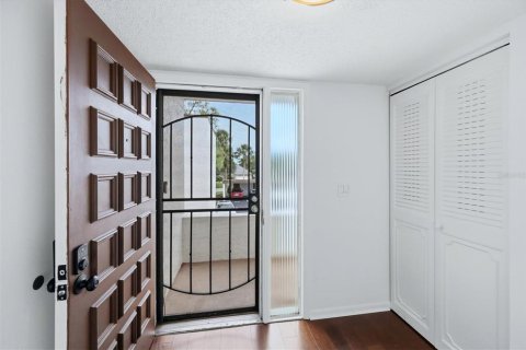 Condo in Sarasota, Florida, 2 bedrooms  № 2403565 - photo 6