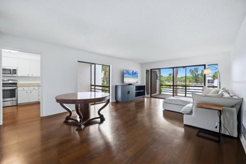 Condo in Sarasota, Florida, 2 bedrooms  № 2403565 - photo 11
