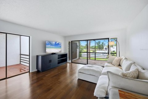 Condo in Sarasota, Florida, 2 bedrooms  № 2403565 - photo 7