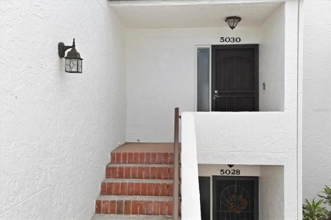 Condo in Sarasota, Florida, 2 bedrooms  № 2403565 - photo 4