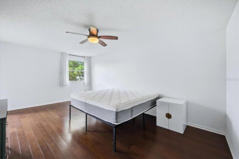 Condo in Sarasota, Florida, 2 bedrooms  № 2403565 - photo 17