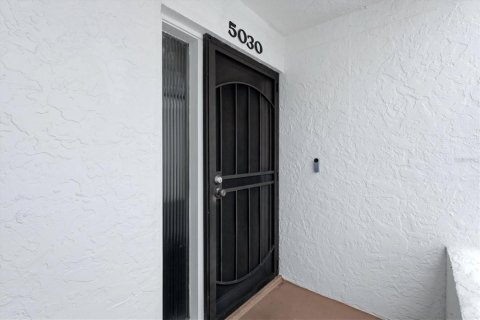 Condo in Sarasota, Florida, 2 bedrooms  № 2403565 - photo 5
