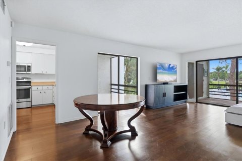 Condo in Sarasota, Florida, 2 bedrooms  № 2403565 - photo 13