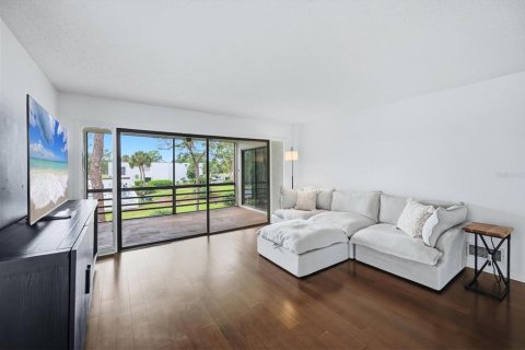 Condo in Sarasota, Florida, 2 bedrooms  № 2403565 - photo 8