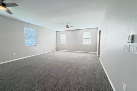 Villa ou maison à vendre à Apopka, Floride: 5 chambres, 298.59 m2 № 2342279 - photo 4