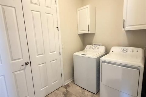 Villa ou maison à vendre à Apopka, Floride: 5 chambres, 298.59 m2 № 2342279 - photo 12