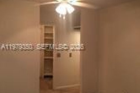 Adosado en venta en Greenacres, Florida, 2 dormitorios, 105.26 m2 № 2046042 - foto 12