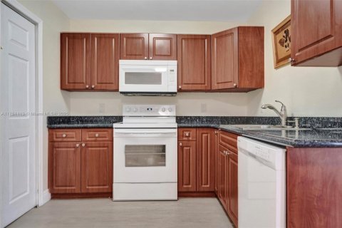 Commercial property in Port St. Lucie, Florida № 1860077 - photo 15