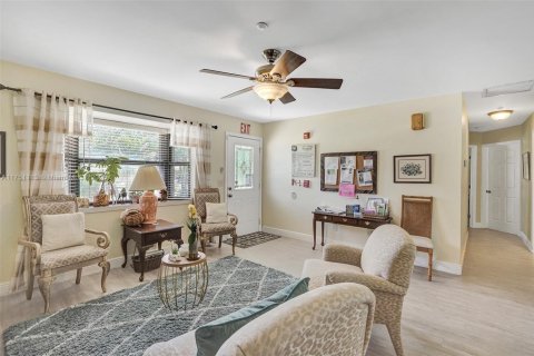 Commercial property in Port St. Lucie, Florida № 1860077 - photo 17