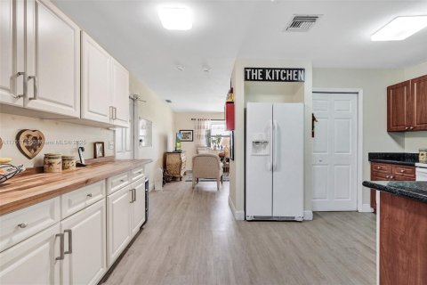 Commercial property in Port St. Lucie, Florida № 1860077 - photo 14