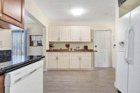 Commercial property in Port St. Lucie, Florida № 1860077 - photo 16