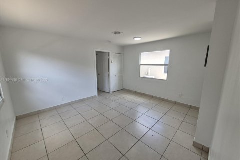 Apartment in Fort Lauderdale, Florida 2 bedrooms, 62.71 sq.m. № 1981529 - photo 3