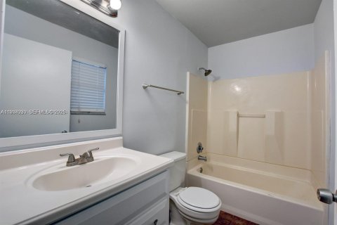 Condominio en venta en Boynton Beach, Florida, 2 dormitorios, 80.27 m2 № 1992390 - foto 2