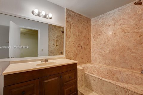 Condominio en venta en Boynton Beach, Florida, 2 dormitorios, 80.27 m2 № 1992390 - foto 1