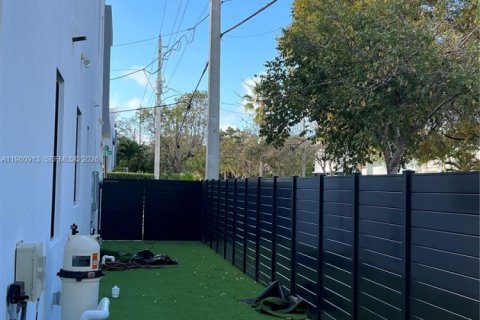 Townhouse in Miami, Florida 4 bedrooms, 222.97 sq.m. № 2044186 - photo 3