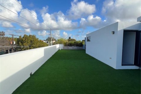 Townhouse in Miami, Florida 4 bedrooms, 222.97 sq.m. № 2044186 - photo 4