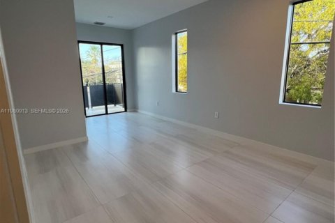 Townhouse in Miami, Florida 4 bedrooms, 222.97 sq.m. № 2044186 - photo 16