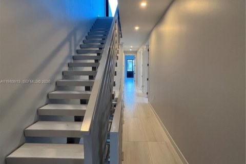 Townhouse in Miami, Florida 4 bedrooms, 222.97 sq.m. № 2044186 - photo 12