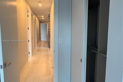 Townhouse in Miami, Florida 4 bedrooms, 222.97 sq.m. № 2044186 - photo 15