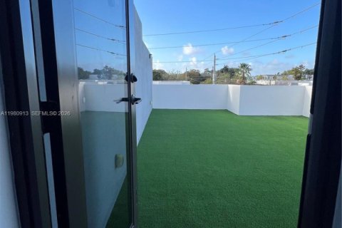 Townhouse in Miami, Florida 4 bedrooms, 222.97 sq.m. № 2044186 - photo 6