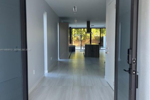 Townhouse in Miami, Florida 4 bedrooms, 222.97 sq.m. № 2044186 - photo 25