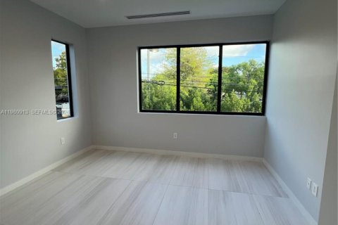 Townhouse in Miami, Florida 4 bedrooms, 222.97 sq.m. № 2044186 - photo 10