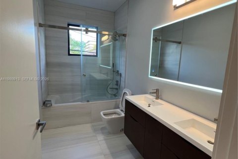 Townhouse in Miami, Florida 4 bedrooms, 222.97 sq.m. № 2044186 - photo 14