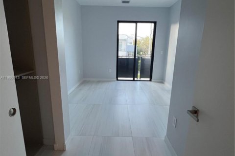 Townhouse in Miami, Florida 4 bedrooms, 222.97 sq.m. № 2044186 - photo 17