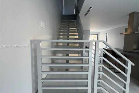 Townhouse in Miami, Florida 4 bedrooms, 222.97 sq.m. № 2044186 - photo 19