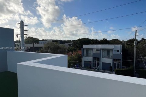 Townhouse in Miami, Florida 4 bedrooms, 222.97 sq.m. № 2044186 - photo 5