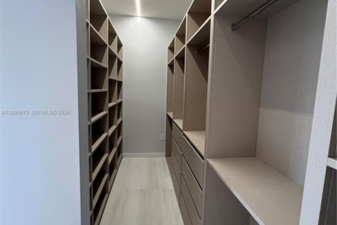 Townhouse in Miami, Florida 4 bedrooms, 222.97 sq.m. № 2044186 - photo 11