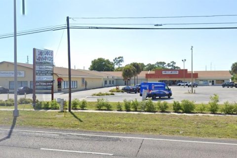 Propiedad comercial en alquiler en Tarpon Springs, Florida, 2476.22 m2 № 214166 - foto 1