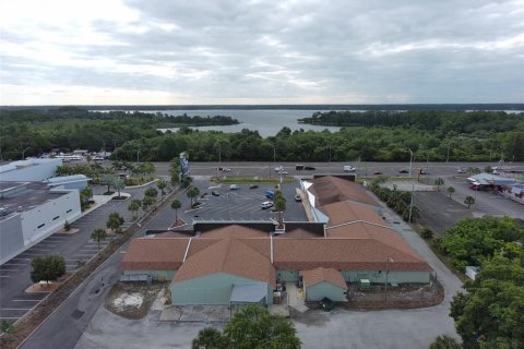 Propiedad comercial en alquiler en Tarpon Springs, Florida, 2476.22 m2 № 214166 - foto 9