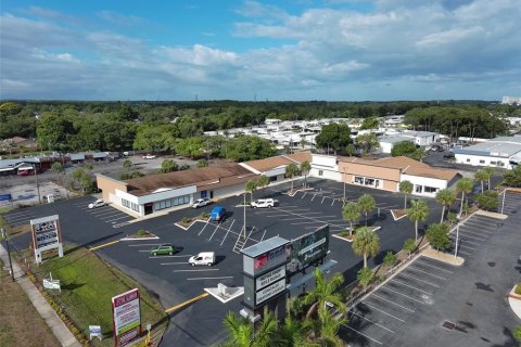 Propiedad comercial en alquiler en Tarpon Springs, Florida, 2476.22 m2 № 214166 - foto 3