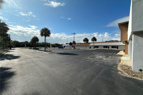 Propiedad comercial en alquiler en Tarpon Springs, Florida, 2476.22 m2 № 214166 - foto 16