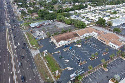 Propiedad comercial en alquiler en Tarpon Springs, Florida, 2476.22 m2 № 214166 - foto 4