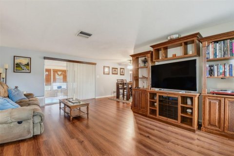 Casa en venta en Port Richey, Florida, 2 dormitorios, 97.92 m2 № 2383582 - foto 8