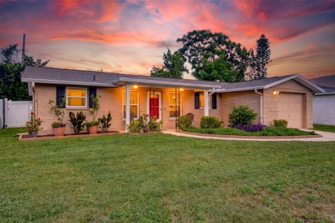 Casa en Port Richey, Florida 2 dormitorios, 97.92 m2 № 2383582