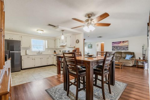 Casa en venta en Port Richey, Florida, 2 dormitorios, 97.92 m2 № 2383582 - foto 11