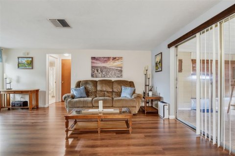 Casa en venta en Port Richey, Florida, 2 dormitorios, 97.92 m2 № 2383582 - foto 7