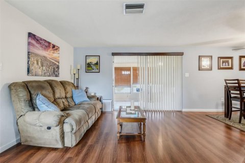 Casa en venta en Port Richey, Florida, 2 dormitorios, 97.92 m2 № 2383582 - foto 9