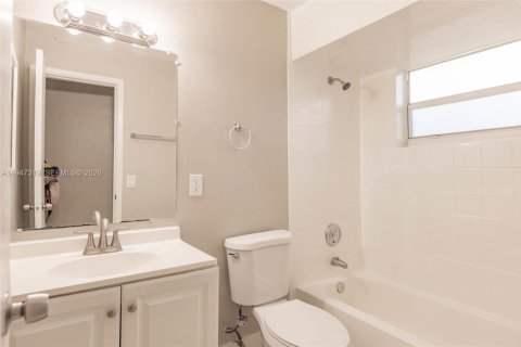 Купить виллу или дом в Помпано-Бич, Флорида 4 комнаты, 82.96м2, № 2006541 - фото 19