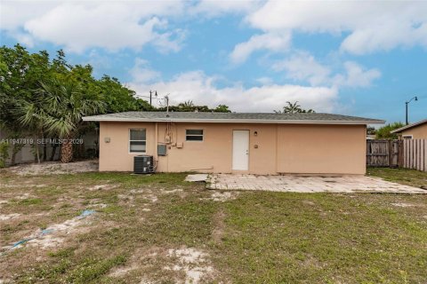 Купить виллу или дом в Помпано-Бич, Флорида 4 комнаты, 82.96м2, № 2006541 - фото 20