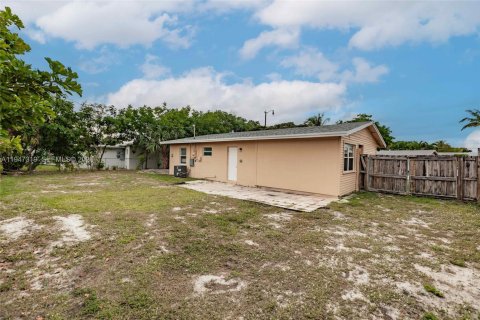 Купить виллу или дом в Помпано-Бич, Флорида 4 комнаты, 82.96м2, № 2006541 - фото 22