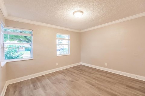 Купить виллу или дом в Помпано-Бич, Флорида 4 комнаты, 82.96м2, № 2006541 - фото 15