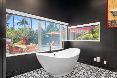 House in Fort Lauderdale, Florida 4 bedrooms, 272.48 sq.m. № 2068894 - photo 28