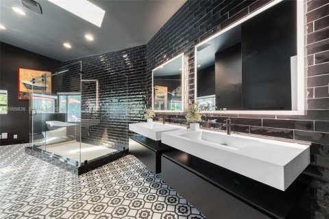 House in Fort Lauderdale, Florida 4 bedrooms, 272.48 sq.m. № 2068894 - photo 27