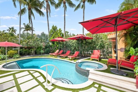 House in Fort Lauderdale, Florida 4 bedrooms, 272.48 sq.m. № 2068894