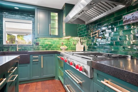 House in Fort Lauderdale, Florida 4 bedrooms, 272.48 sq.m. № 2068894 - photo 12