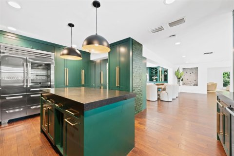 House in Fort Lauderdale, Florida 4 bedrooms, 272.48 sq.m. № 2068894 - photo 9